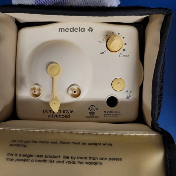 Medela Pump In Style Advanced Breast Pump with Bag & Other Accessories - Picture 2 of 12
